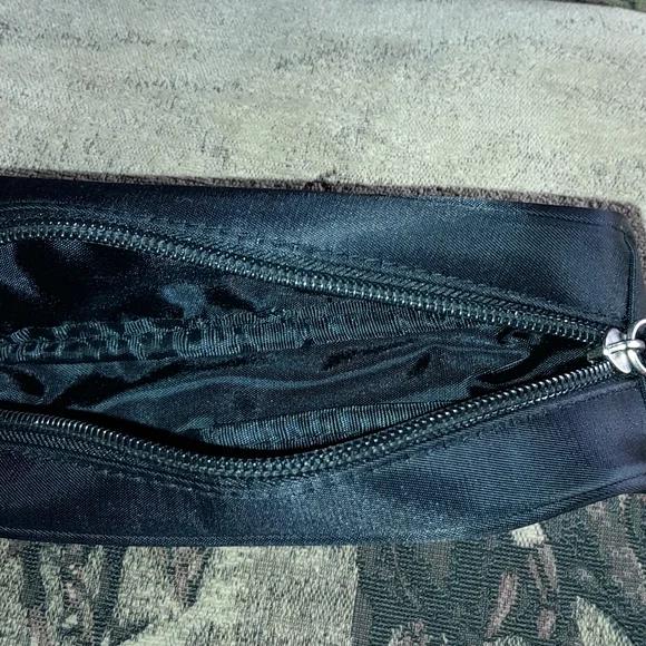 🌺BLACK Zip Up Case - Picture 3 of 5